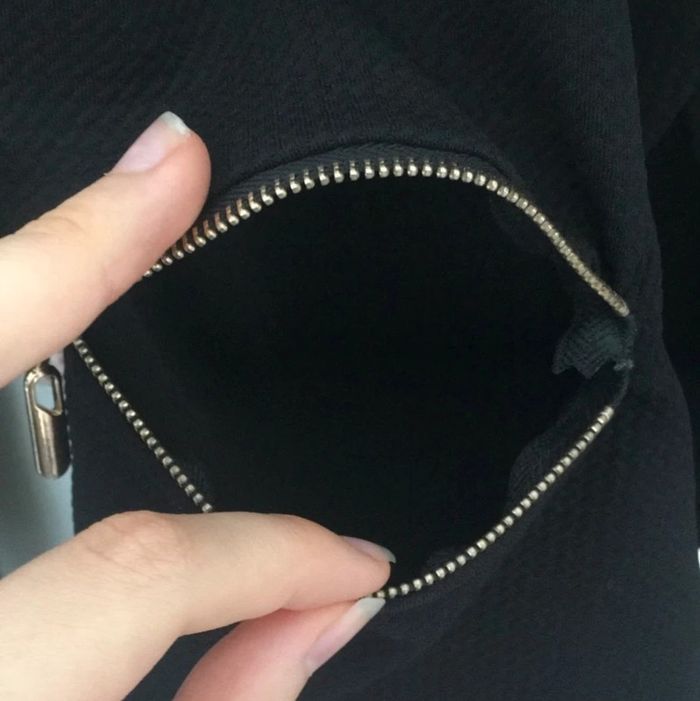 Veste noir avec détaille doré, fabriqué en Italie, S - photo numéro 4