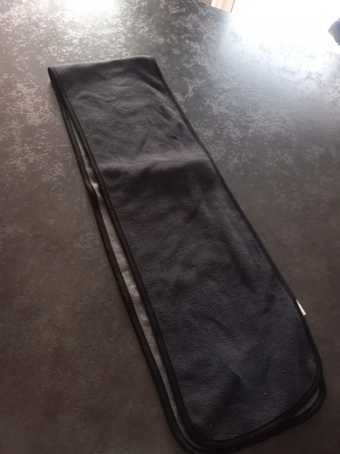 Écharpe bleu marine