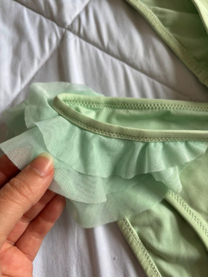 Lot 2 bas de maillot de bain bikini vert pale tulles volant Penti taille L/40 neuf avec étiquette - photo numéro 2