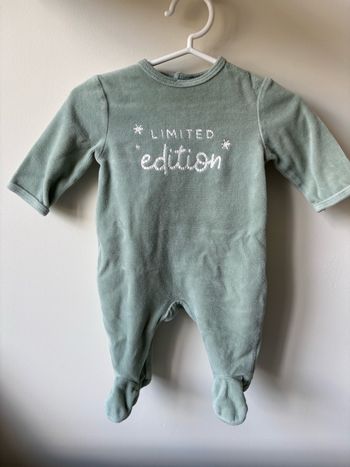 2 pyjamas bébé