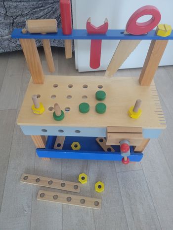 Établi en bois avec outils 🔧