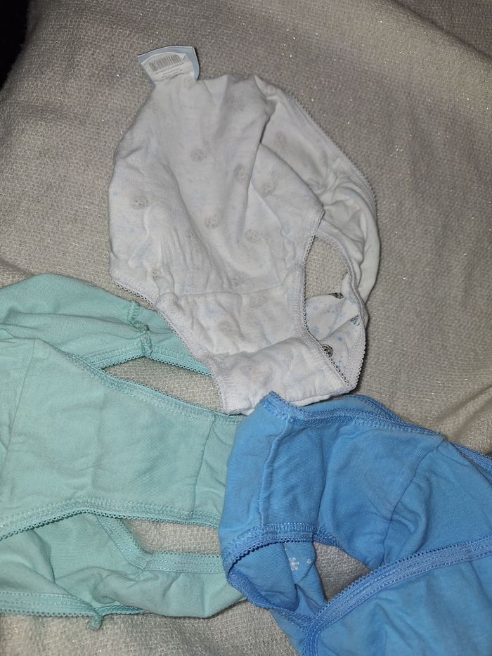 🩲 Lot de 3 petites culottes Reine des Neiges 6/8 ans - photo numéro 9