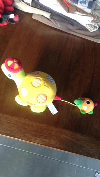 Tortue musicale en peluche qui vibre et avance