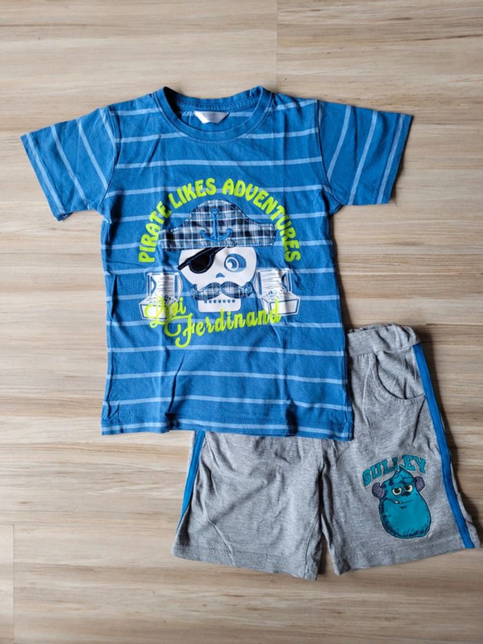 T-shirt et shorts, garçon 5 ans.