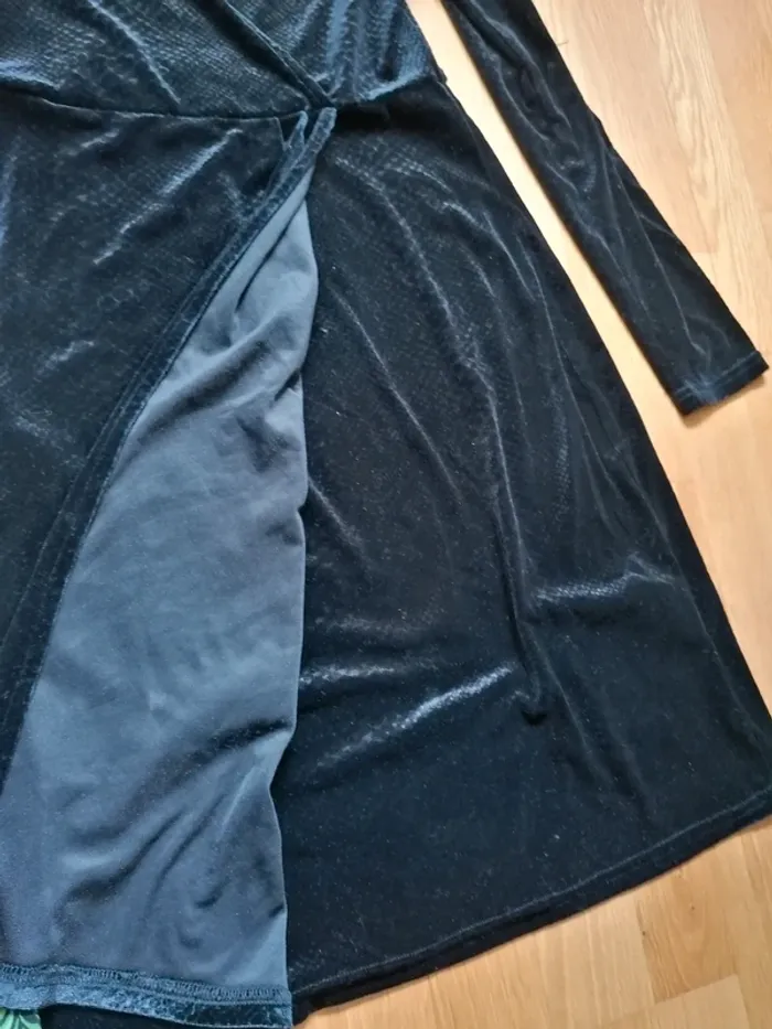 Robe velours noir effet serpent - photo numéro 3