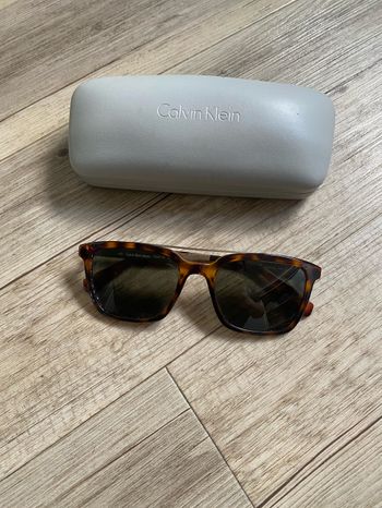 Lunette de soleil Calvin Klein marbré