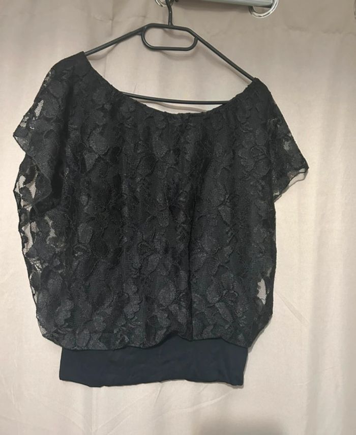 Petit haut noir avec dentelle
