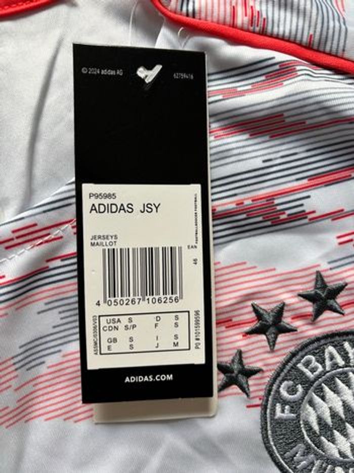 Maillot du Bayern Munich ⭐️ Taille S - photo numéro 3