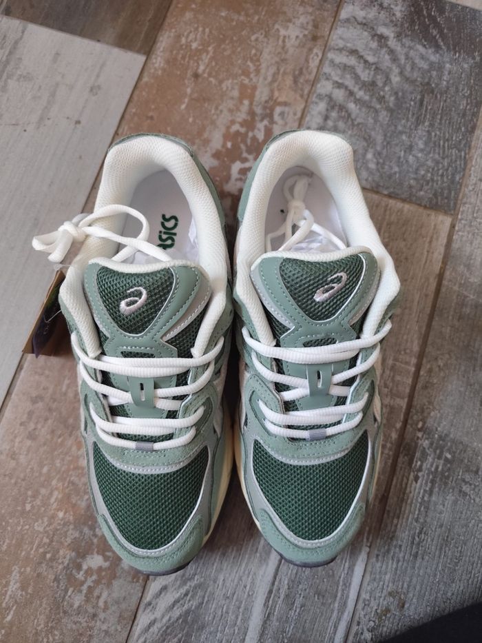 Asics Gel NYC vertes- Taille 43- Neuve / Étiquette + Boite - photo numéro 3