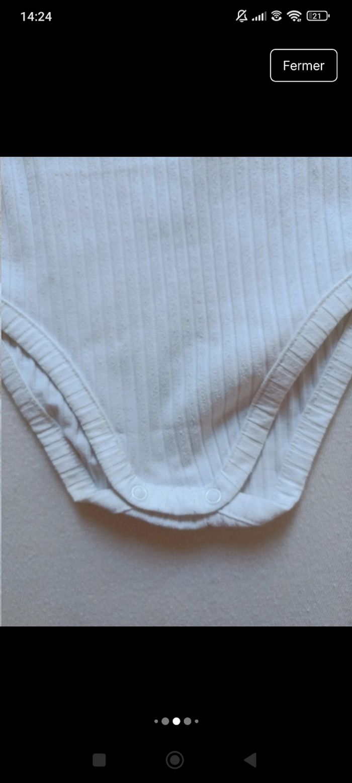 Lot bodys blancs Kiabi 24 mois - photo numéro 7