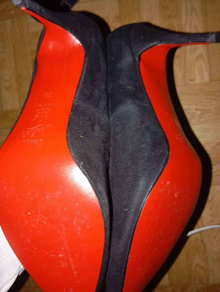 Escarpins Louboutin noires velours 39 - photo numéro 4