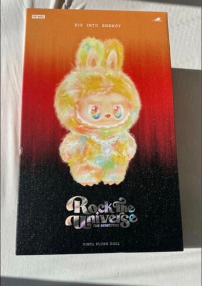 Figurine The Rock The Universe Big Into energy the monsters Pop Mart labubu authentique - photo numéro 1