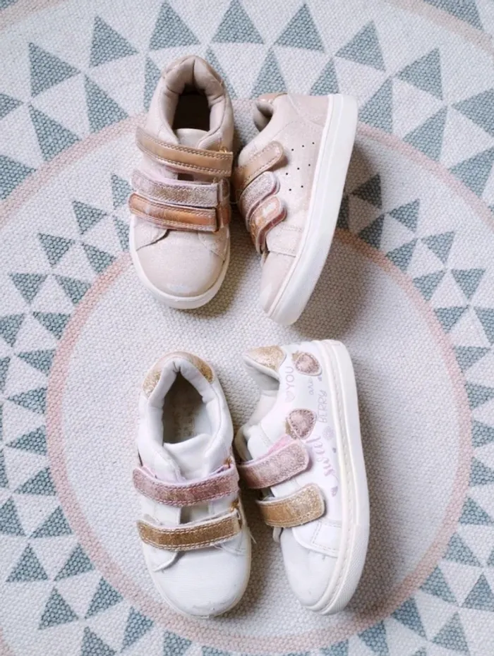 Lot de 2 paires de baskets T26 Bon État - photo numéro 2