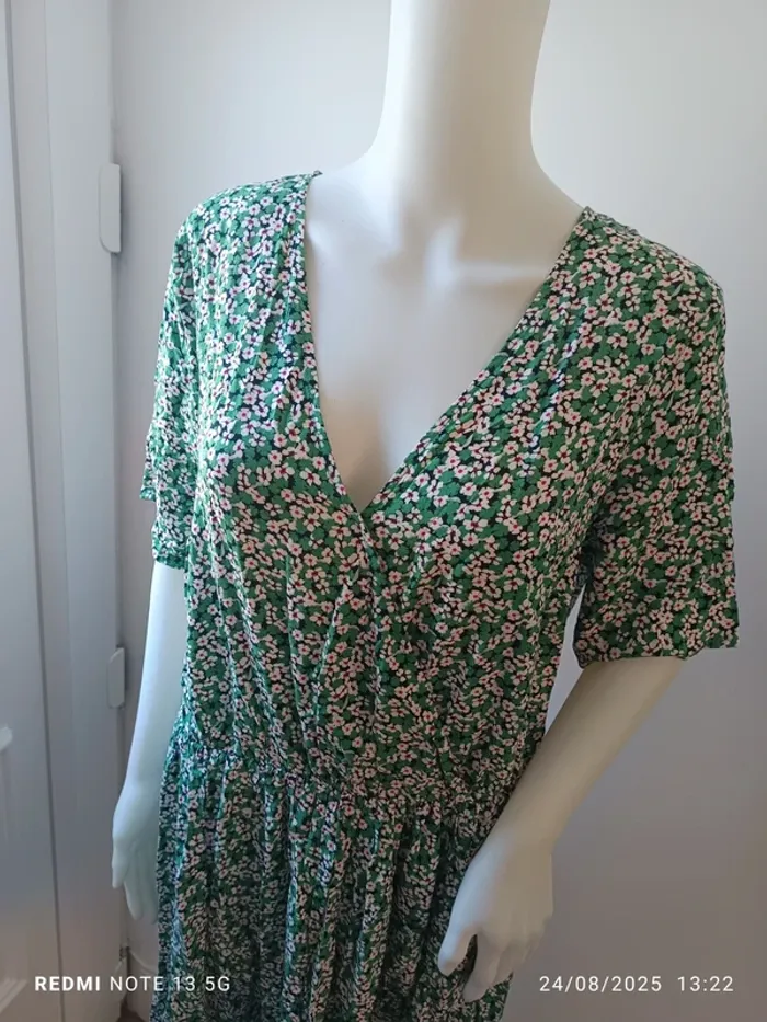 Magnifique robe verte fleurie Kiabi taille L - photo numéro 2