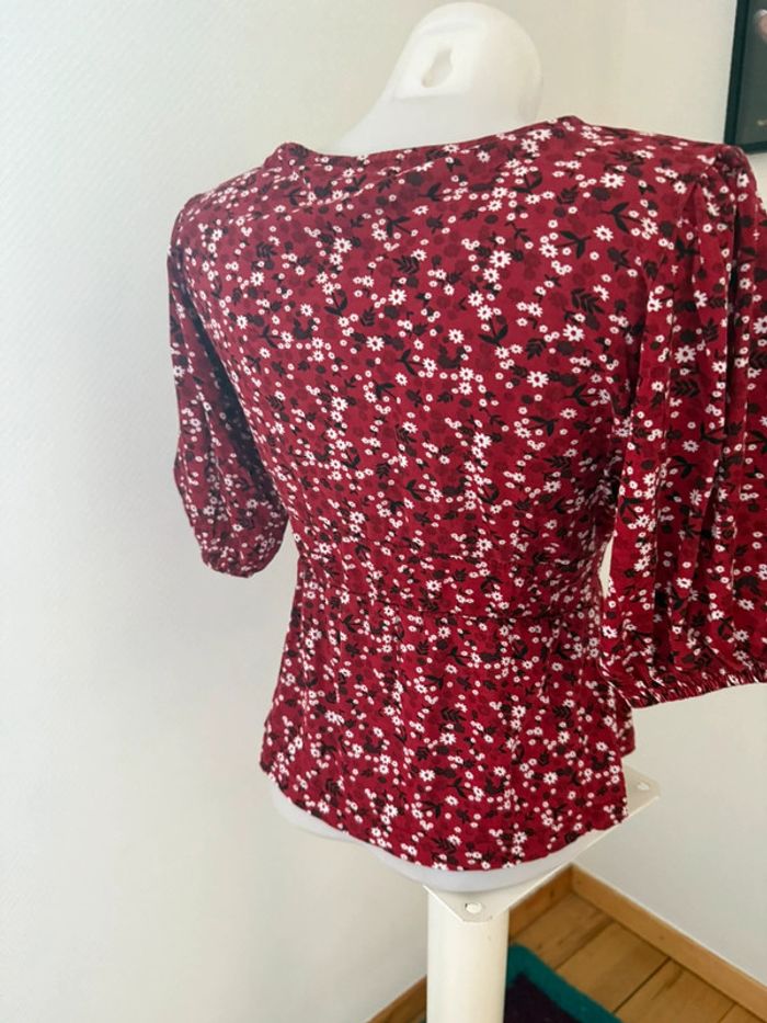 Blouse rouge à fleur en très bon état taille XS rainbow - photo numéro 3
