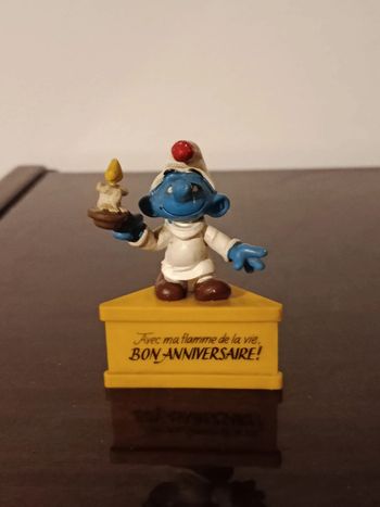 Schtroumpf vintage sur socle joyeux anniversaire