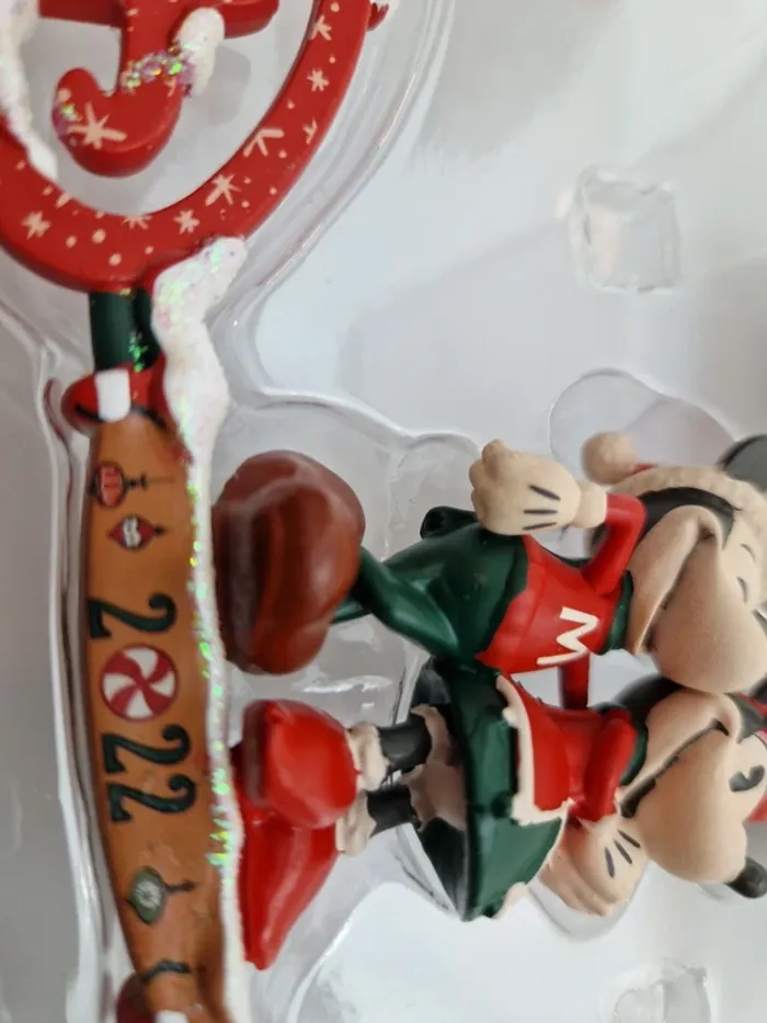 D138-Disney Mickey and Minnie 2022 Festive Key Hanging Ornament - photo numéro 3
