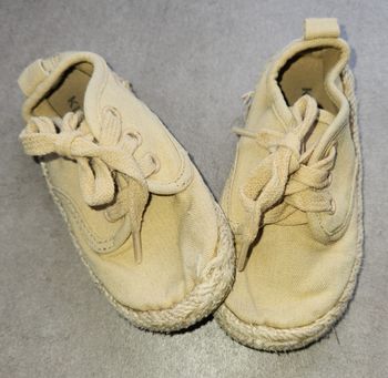 Chaussure en toile à lacets Kiabi taille 23