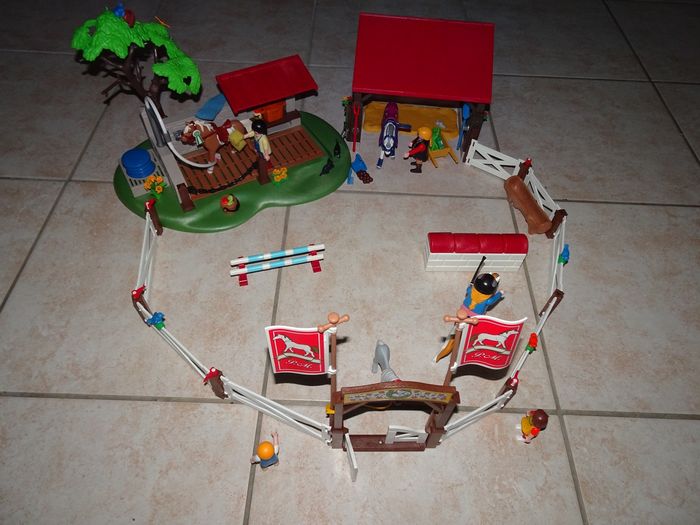 Playmobil Country 70166 Club de poneys avec écurie et box de toilettage