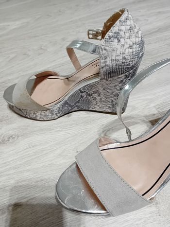 Compensé grise ,nue pied