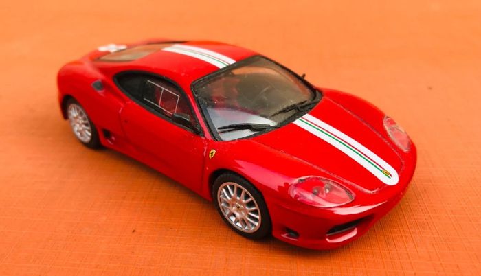 Voiture miniature Ferrari Challenge Stradale (2003) - photo numéro 2
