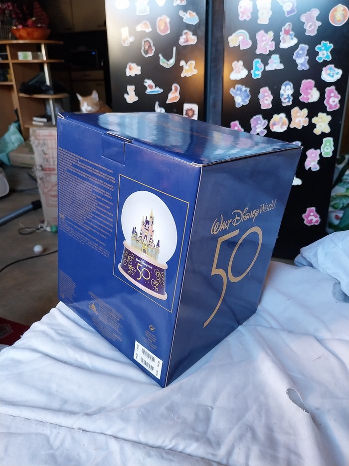 Snowglobe disney 50 ans walt disney world anniversaire chateau - photo numéro 2