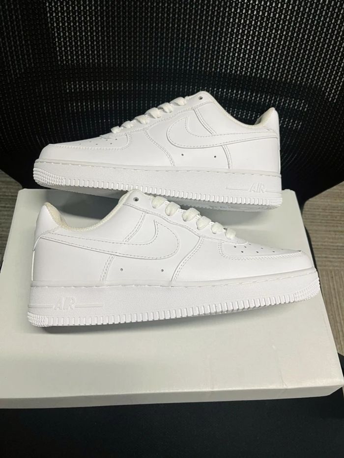 Nike Air Force 1 Low 'O7 White taille 36 - photo numéro 2