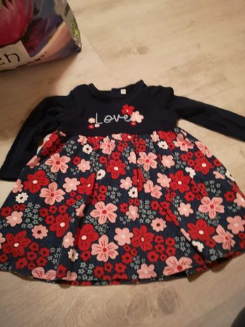 Robe bleu marine. Fleur 24 mois