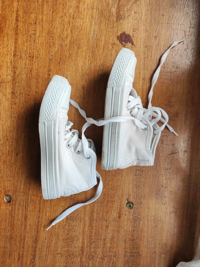 Petites tennis blanches - photo numéro 3