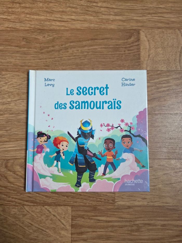 Livre neuf marc levy & carine hinder - Le secret des samouraïs - Hachette