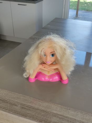 Tête à coiffer Jouet pour enfant 4 ans marque Carrefour - Très bon état