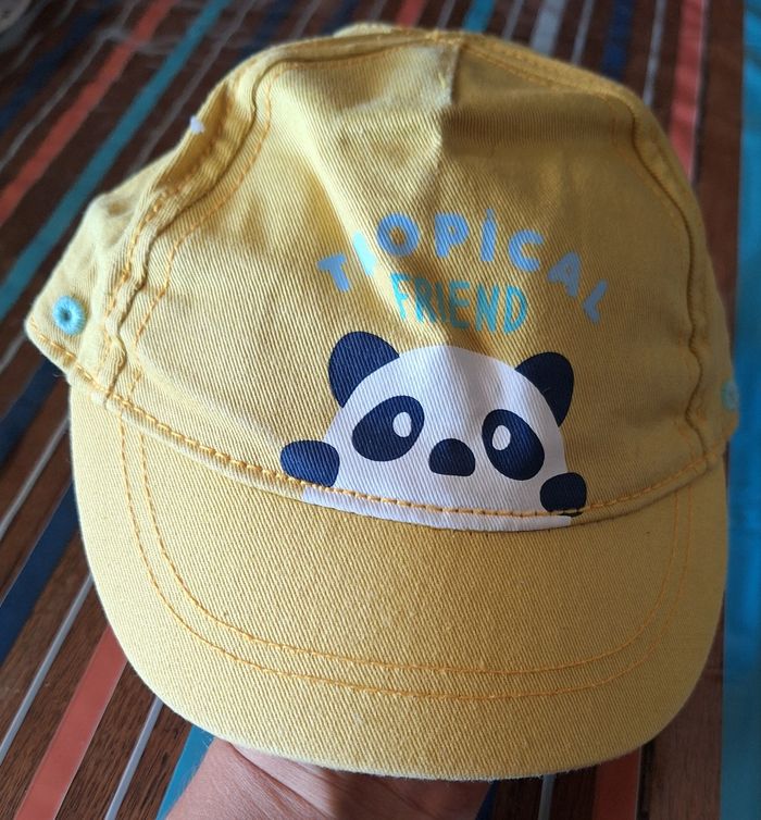 Casquette jaune panda