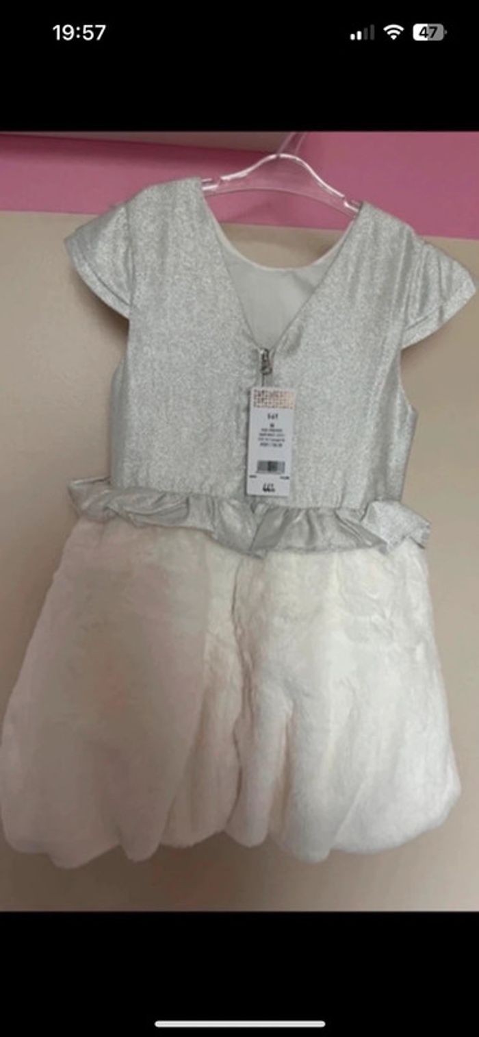 Robe dream neuve avec étiquette fourrure et argenté idéal fête de fin d’année magnifique porte - photo numéro 3