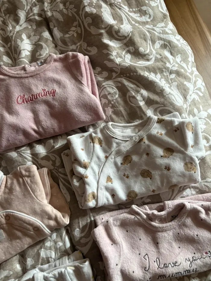 Lot de 7 pyjamas - taille 1 mois - photo numéro 3