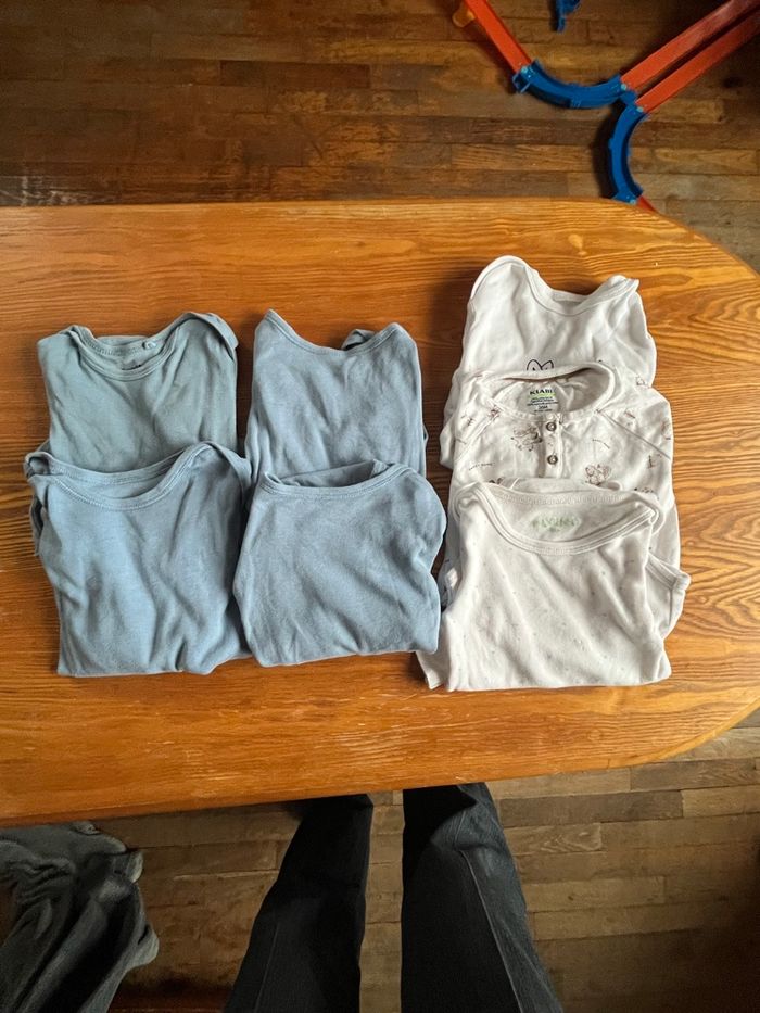 Lot de 7 bodies de 9 à 36 mois
