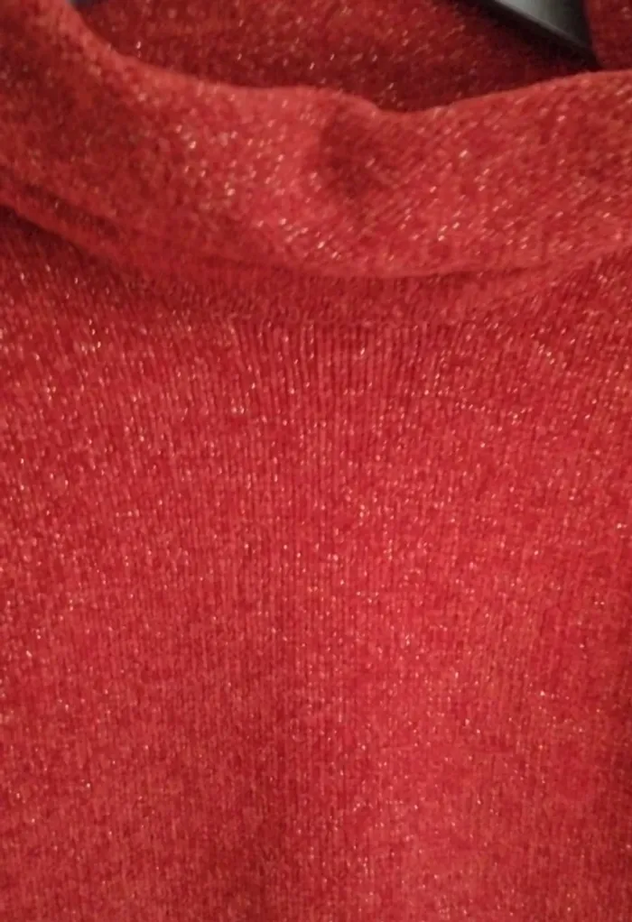 Pull à col roulé rouge pailleté doré Kiabi taille 8 ans - photo numéro 3