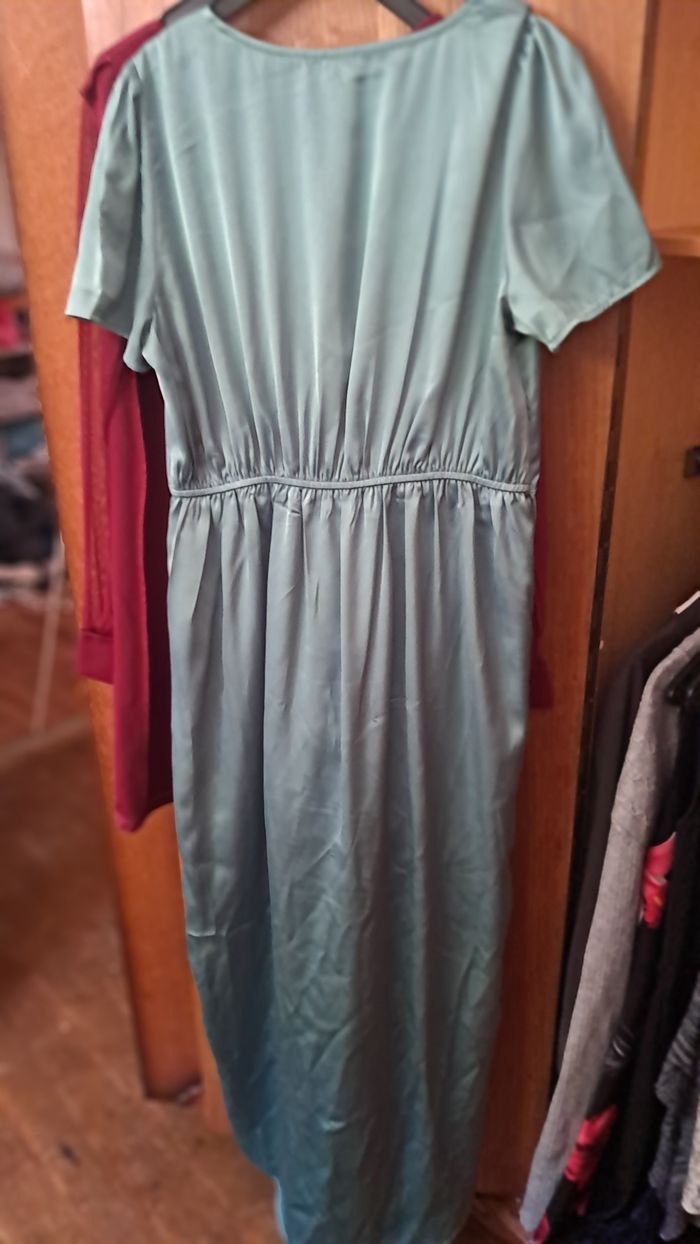 Robe  vert  servie une fois un  Mariage - photo numéro 2