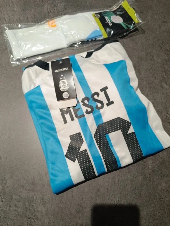 Tenue football Léo Messi argentine. T.30 - photo numéro 4
