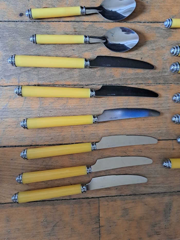 Lot de couverts jaune vintage - photo numéro 2