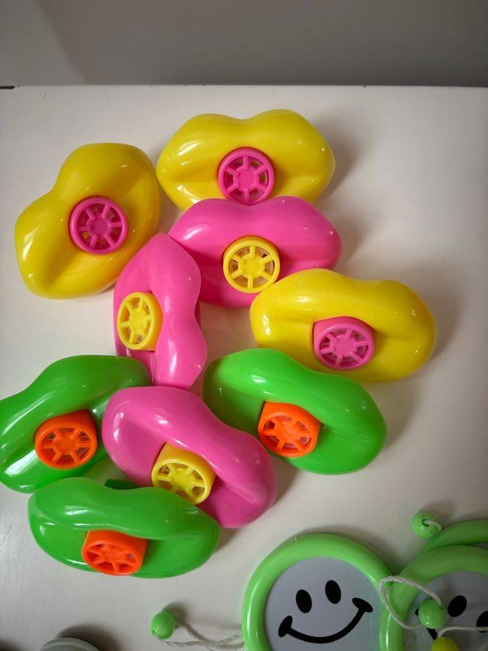 Lot de 70 jouets assortiments enfant fête - photo numéro 10