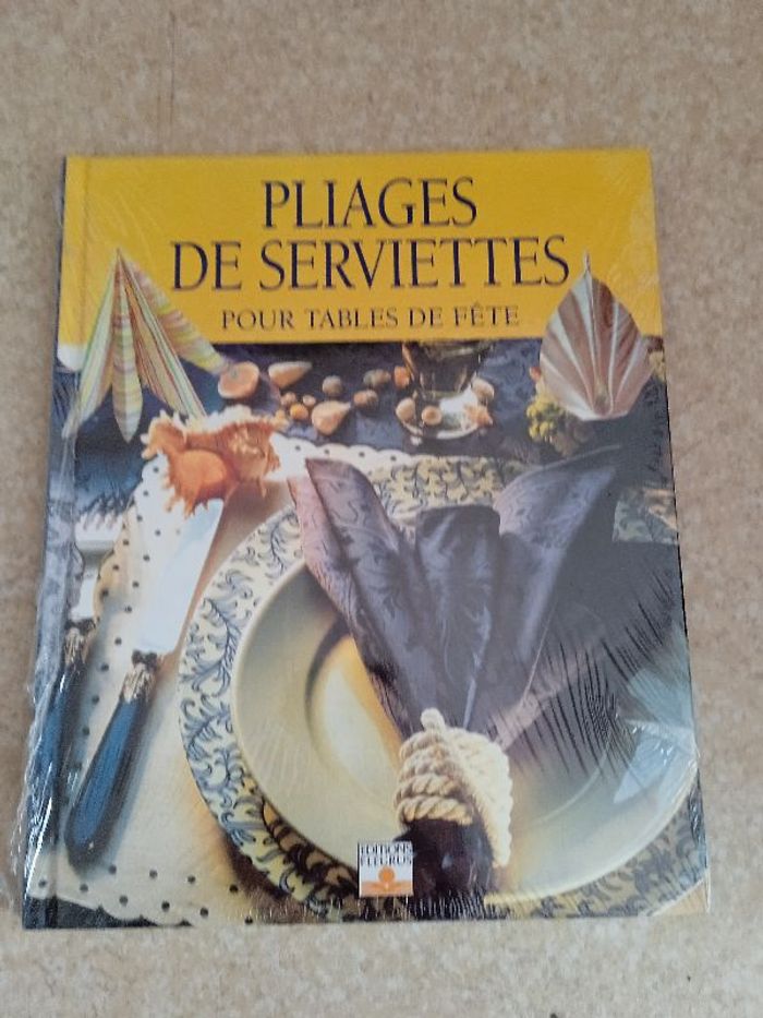 Pliages de serviettes pour tables de fête