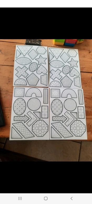 Lot de gomettes à colorier forme stickers