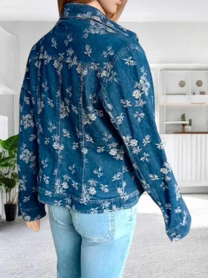 Veste en jean Hennes ,coupe droite , motifs blancs floraux, texture stretch - photo numéro 4