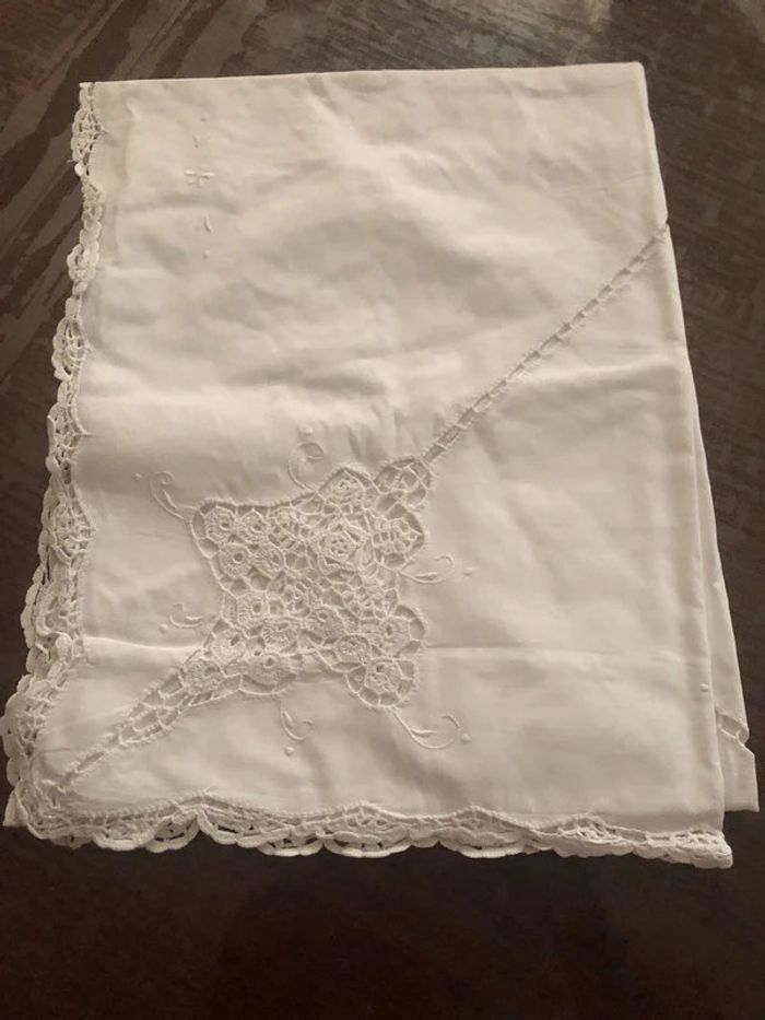 Nappe ancienne blanche carrée 120 x 120 brodée main dentelle - photo numéro 4