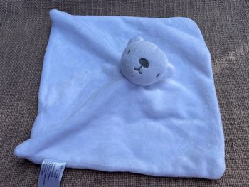 Doudou ours carré tout blanc