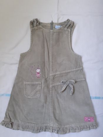 Robe kaki en velours avec 1 poche motif petite fille