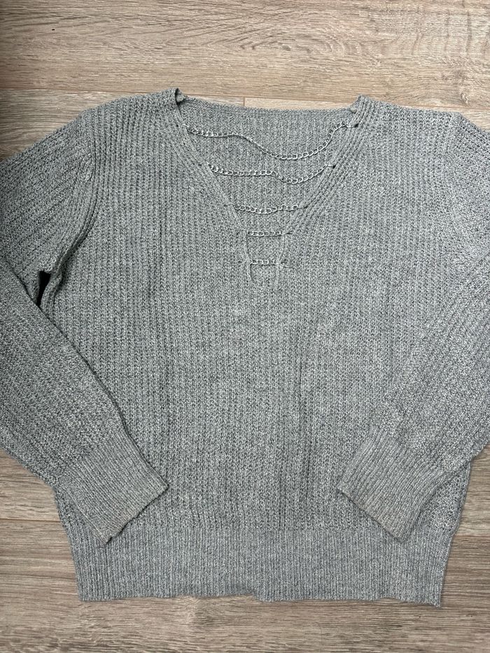 Pull avec chaînette