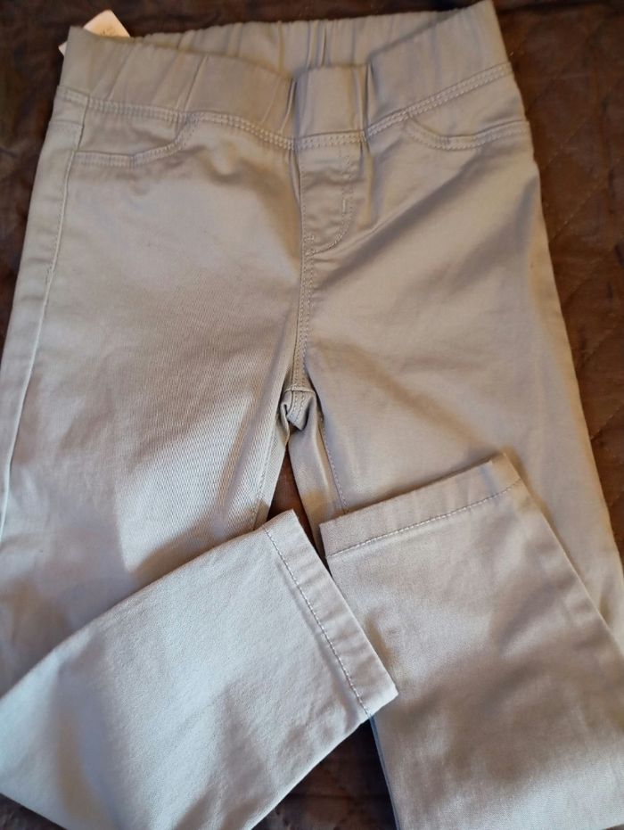 Pantalon neuf avec étiquette 4 ans