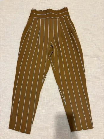 Pantalon camel à rayures blanches et noires – Imperial – Taille S