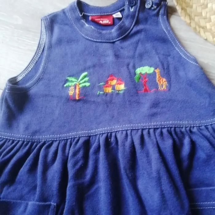 🌸Robe bleue avec broderies Taille 2 ans "Kiabi" 🌸 - photo numéro 4